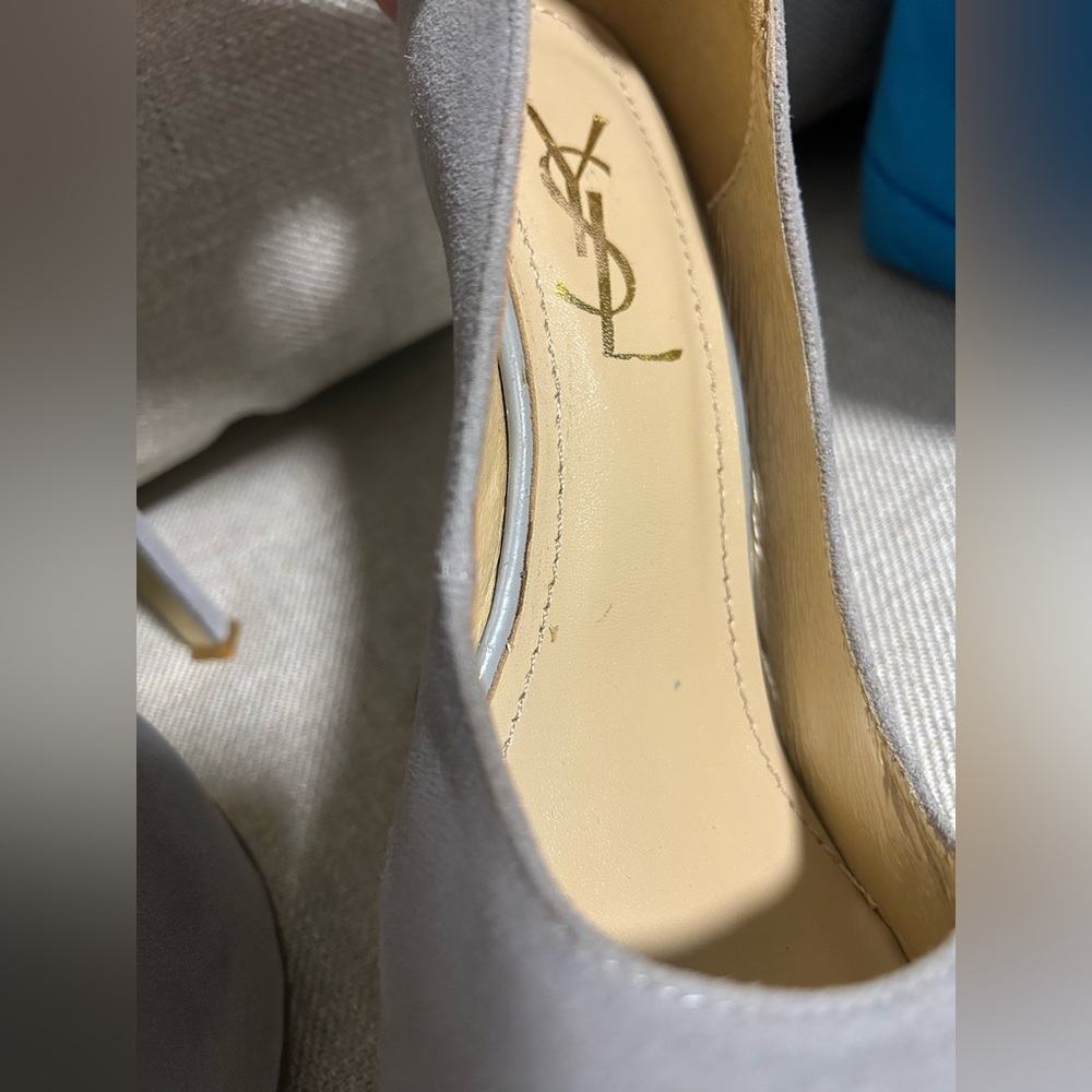 Yves Saint Laurent (YSL) Tribtoo Pumps in grey suede.